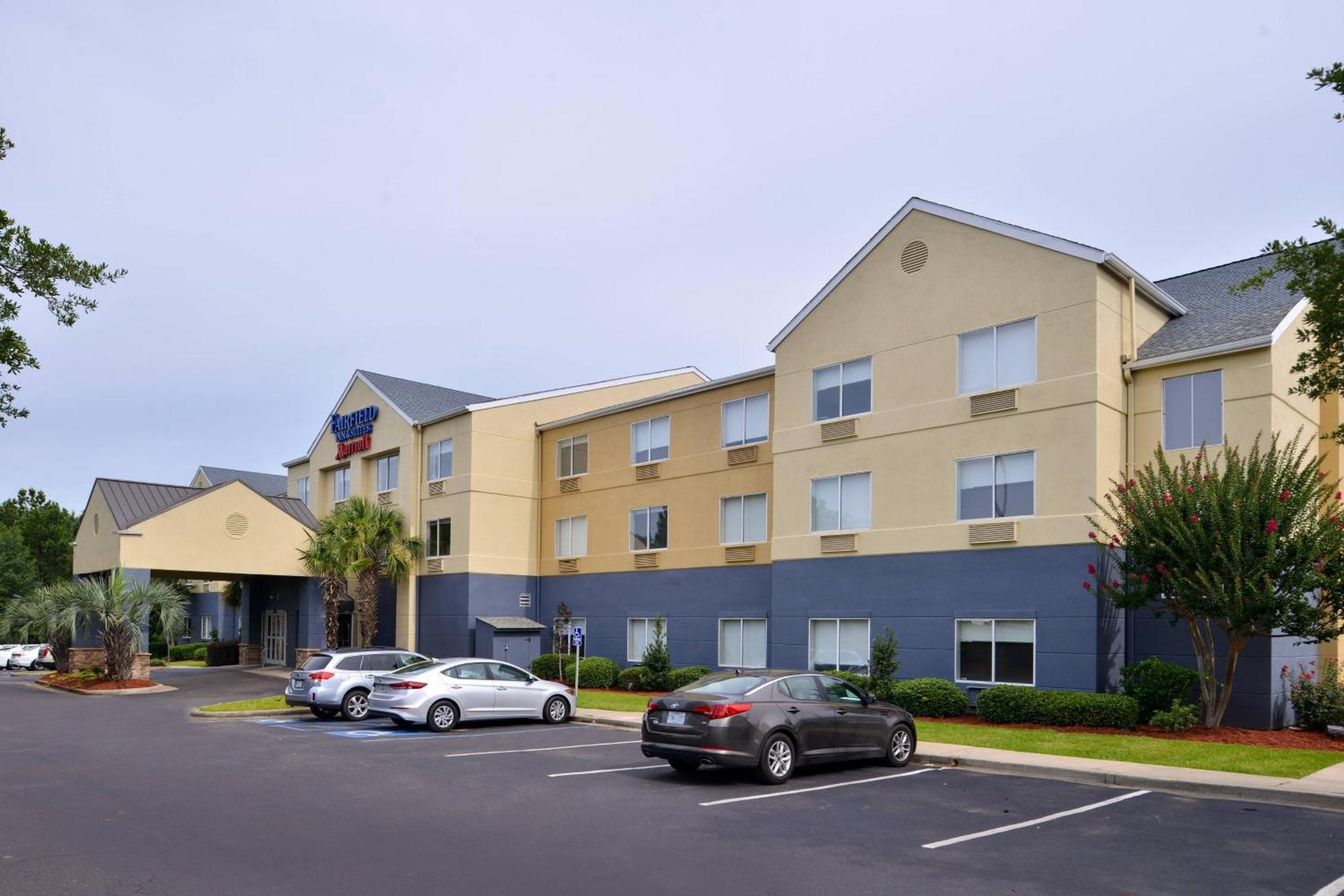 Fairfield & / University Hotel