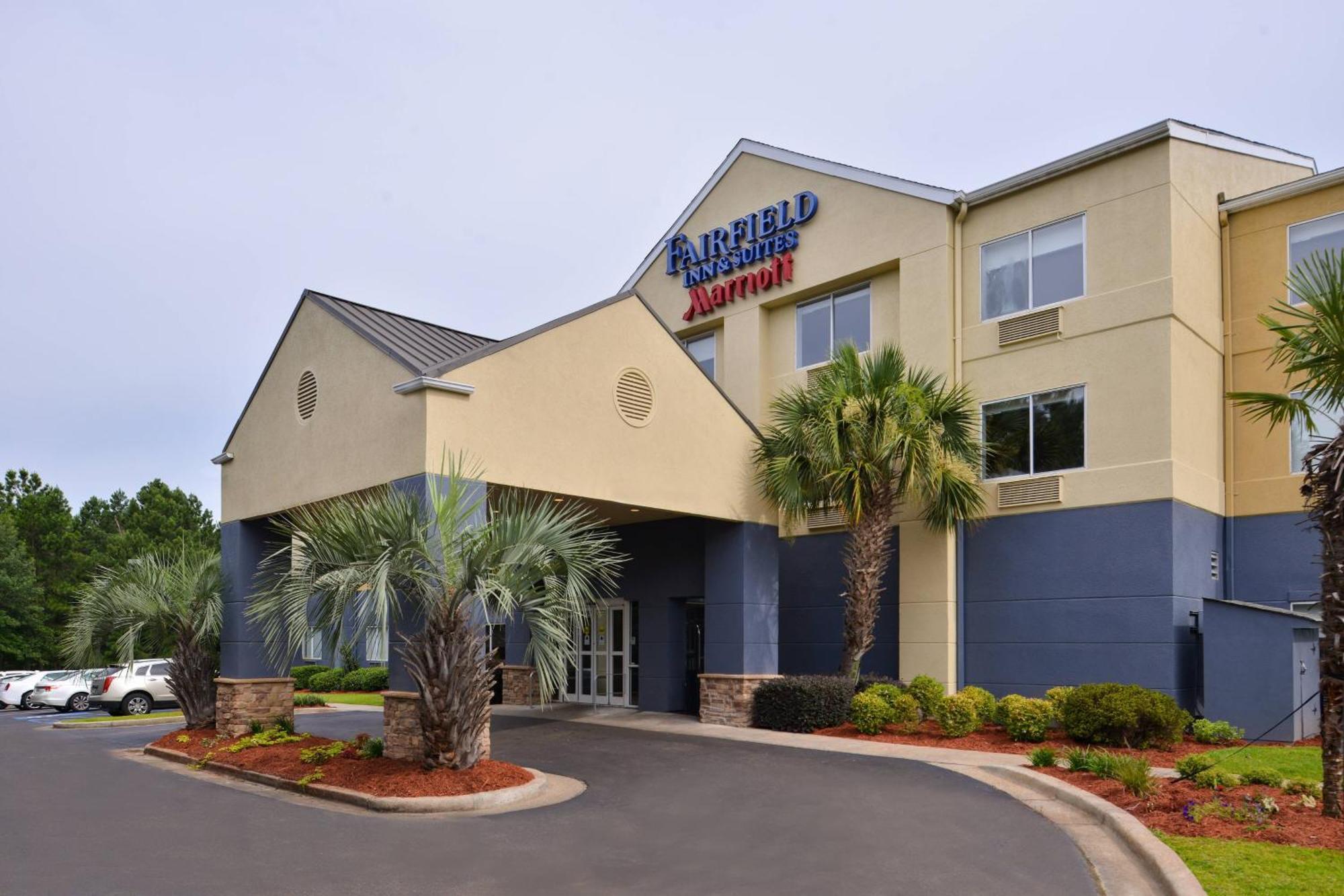Hotel Fairfield & / University 3*