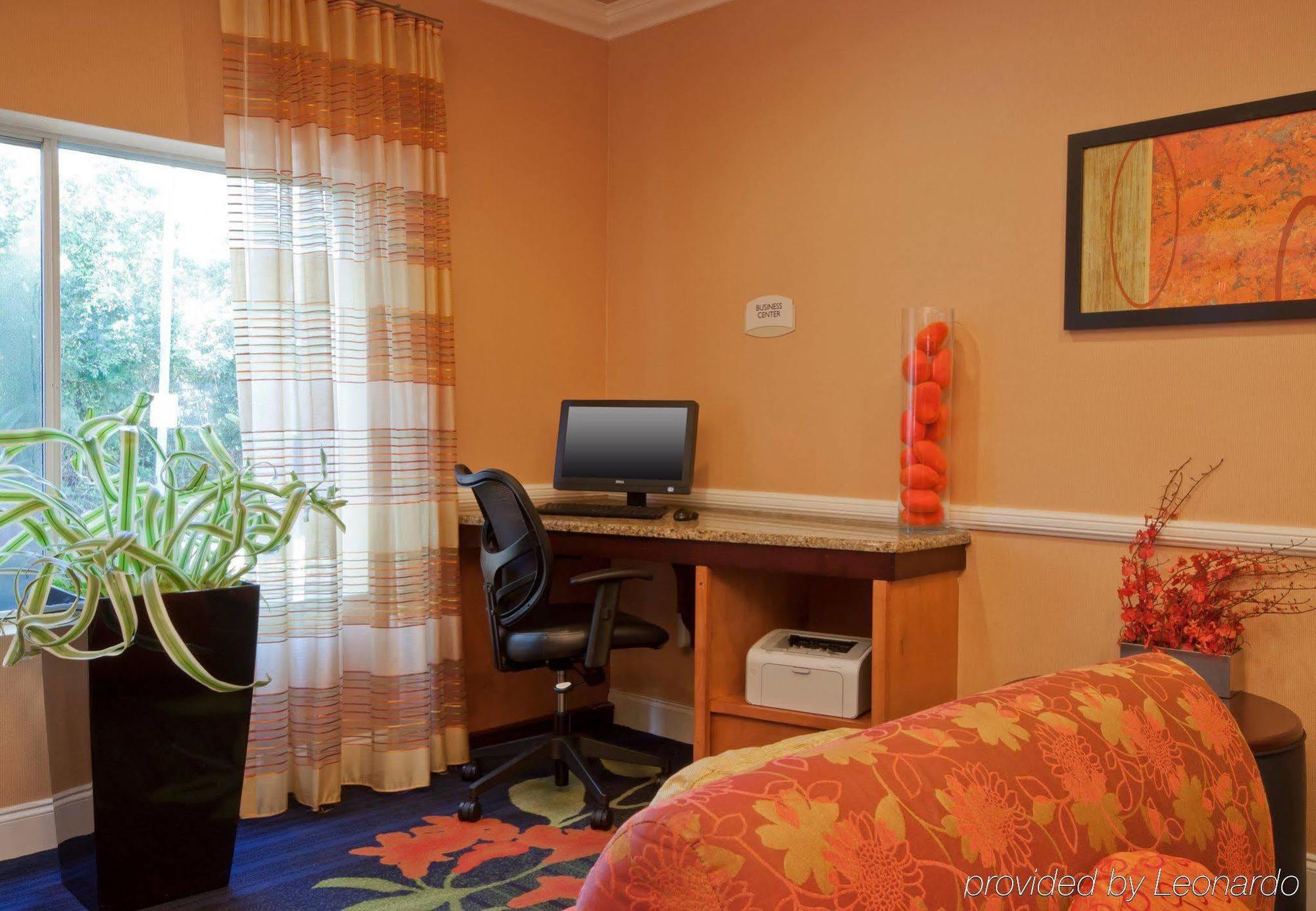 Fairfield & / University Hotel
